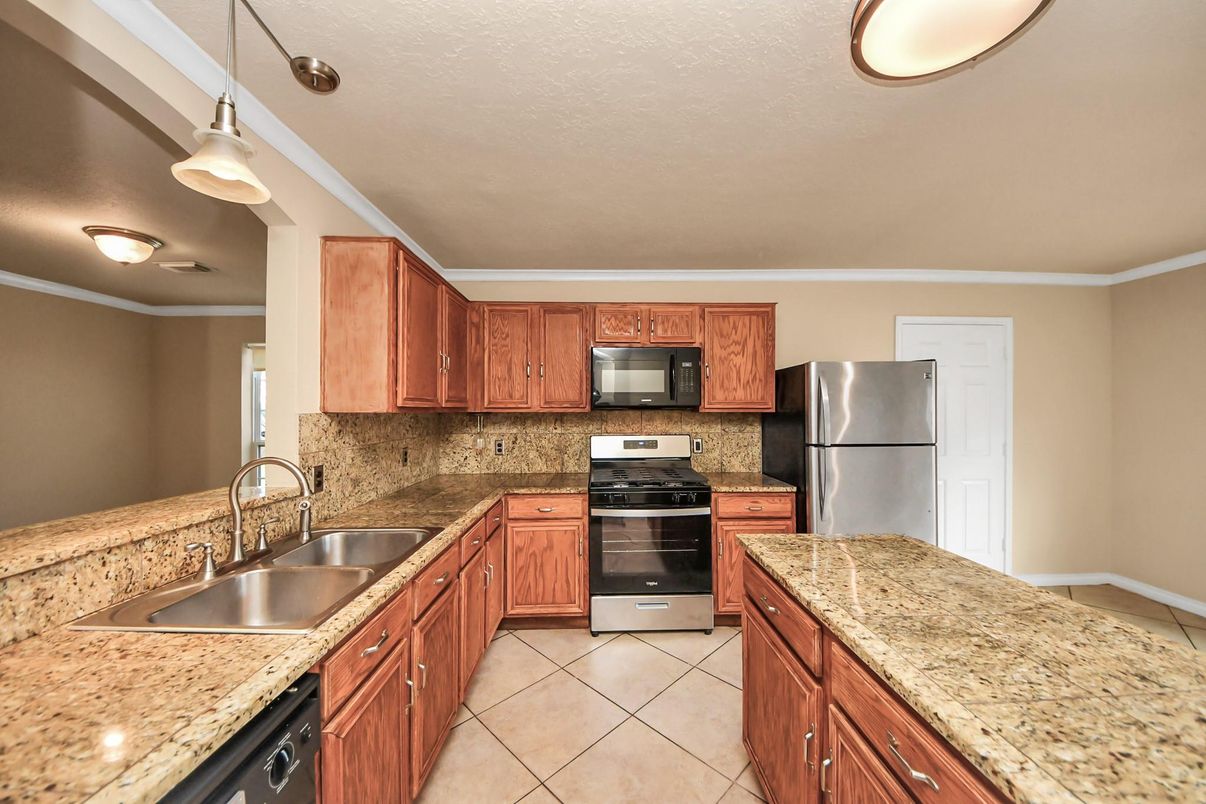 Interior, Kitchen, Pendant Lights, Stainless Steel Appliances