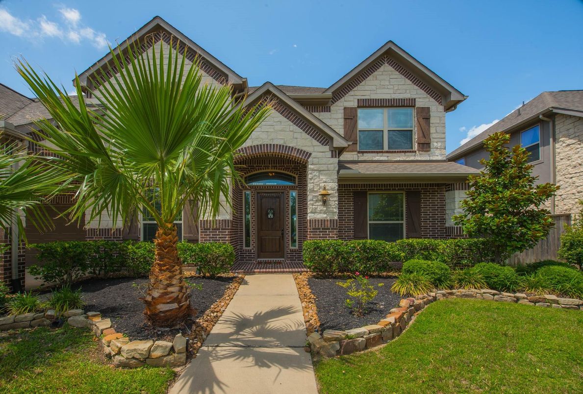 Exterior, Facade, Queen Anne Victorian