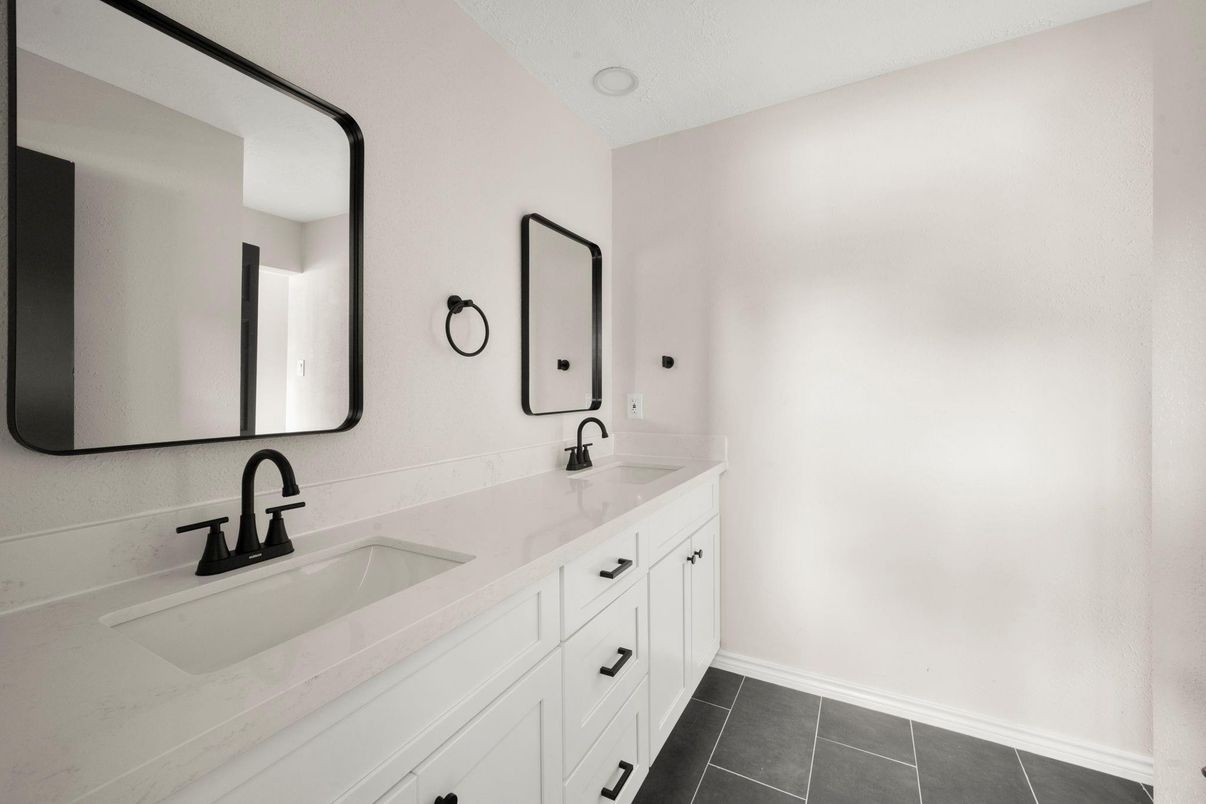 Bathroom, Dual Sink Vanities, Interior