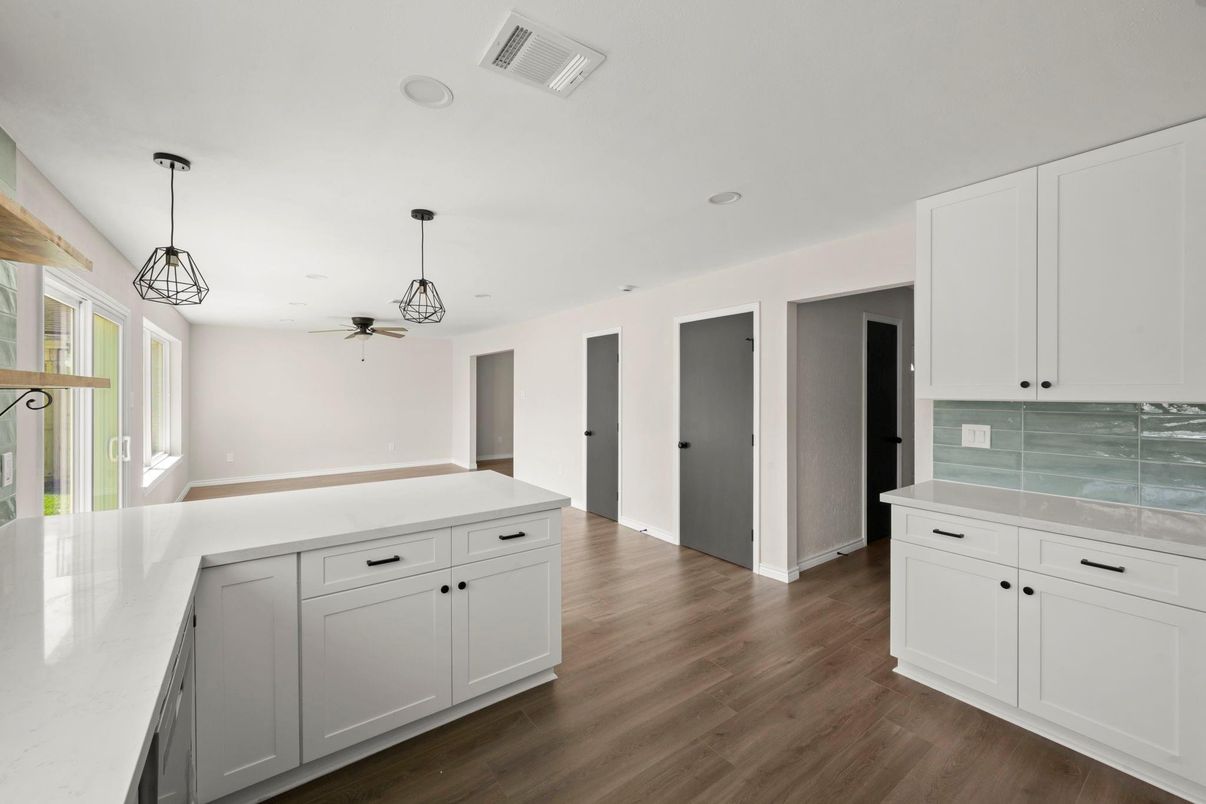 Interior, Pendant Lights, Recessed Lighting, Wood Texture Flooring
