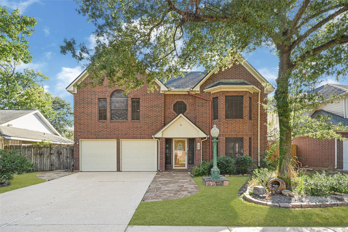 Attached, Exterior, Facade, Brick Facade, Brick Traditional