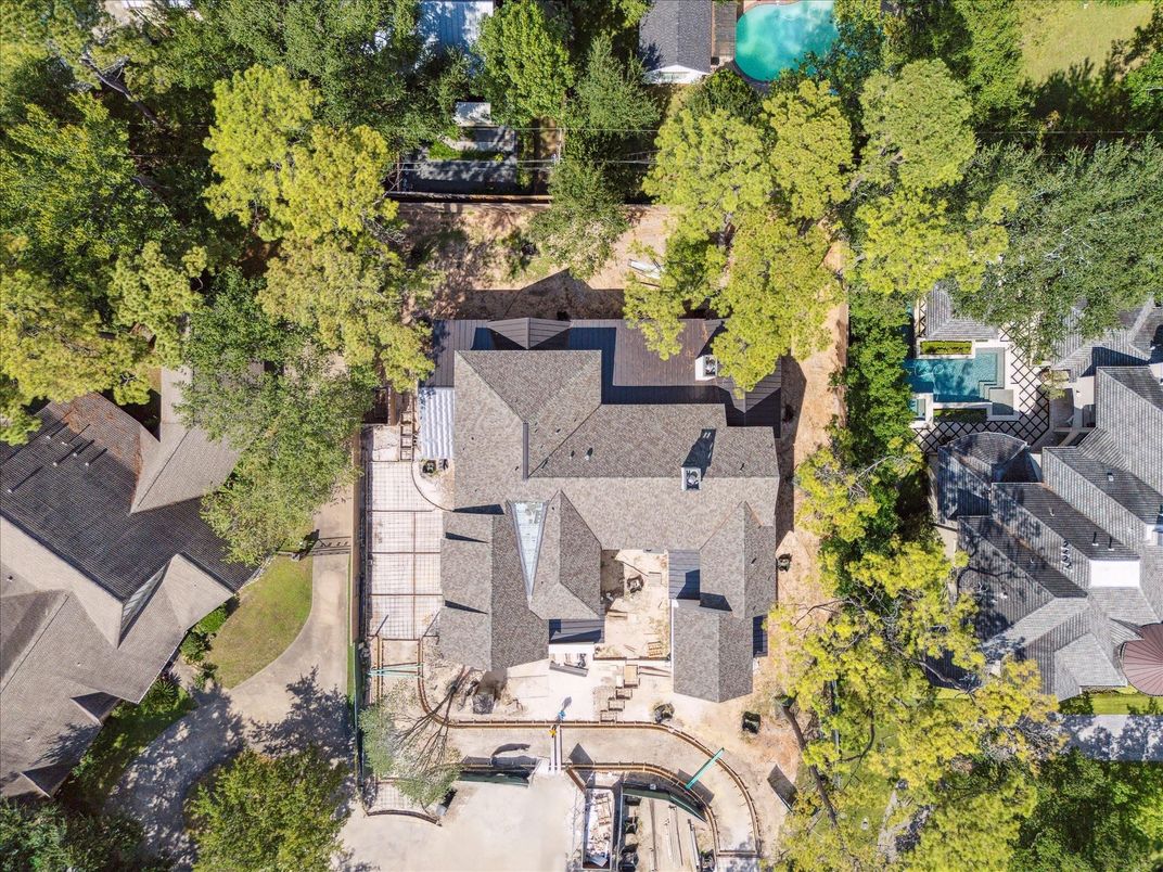 Exterior, Drone