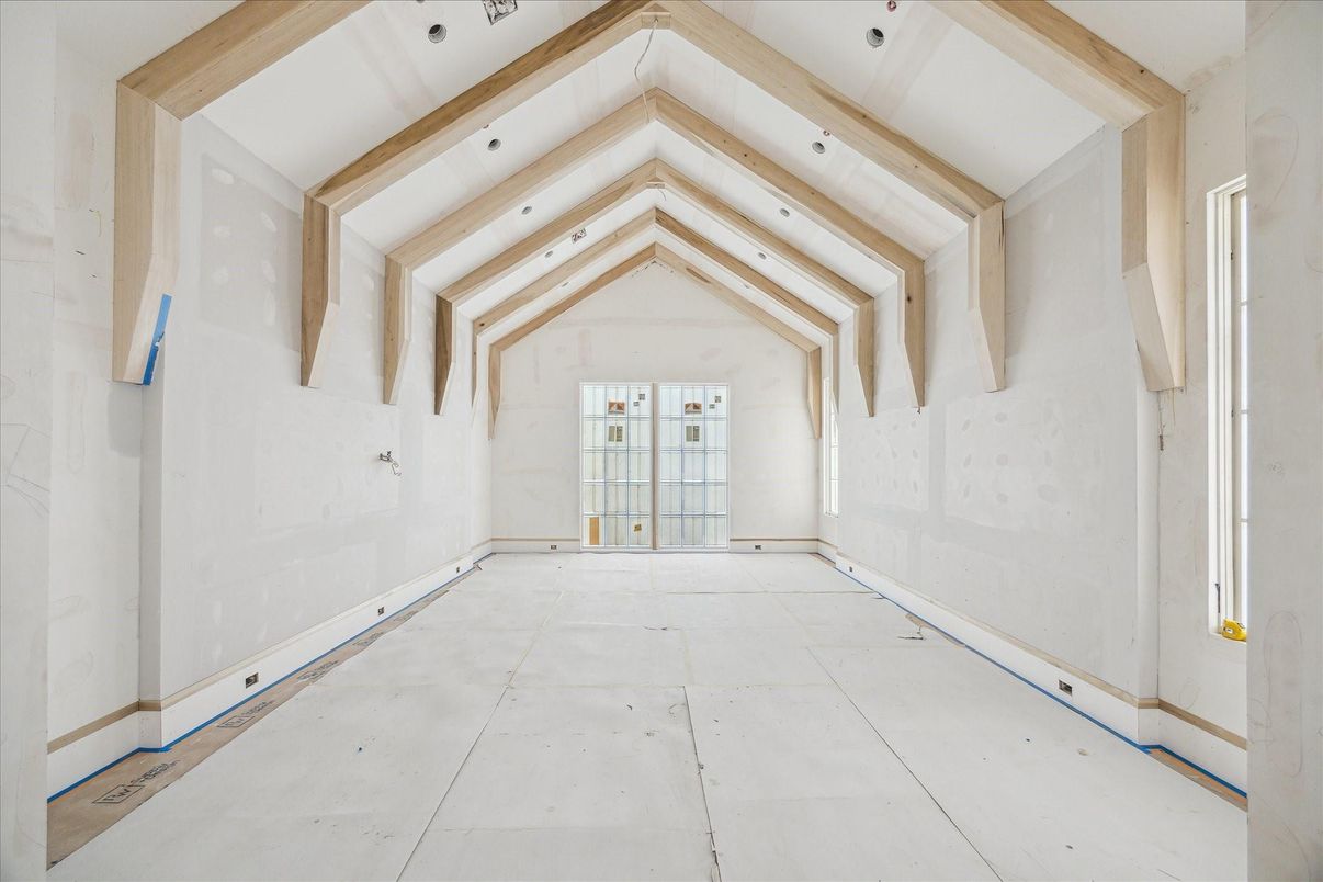 Empty room, Interior, Wooden Beams