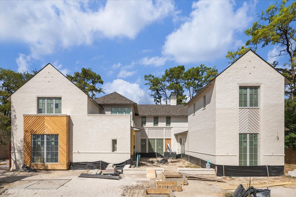 Exterior, Facade, Modern