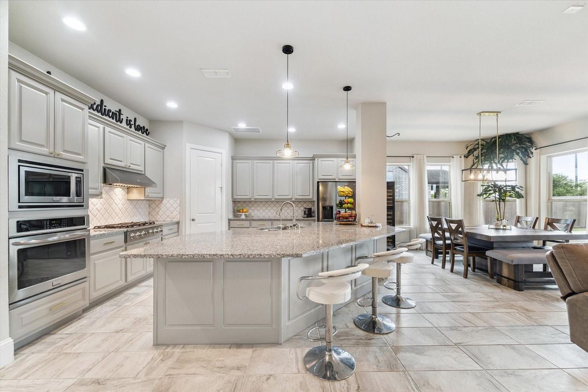 Dining room, Interior, Kitchen, Pendant Lights, Recessed Lighting, Stainless Steel Appliances