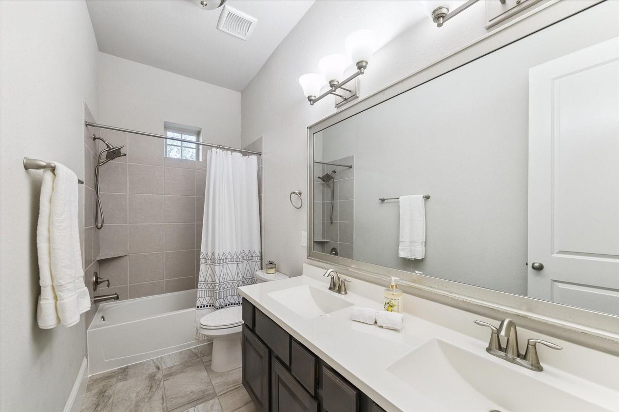 Bathroom, Dual Sink Vanities, Interior