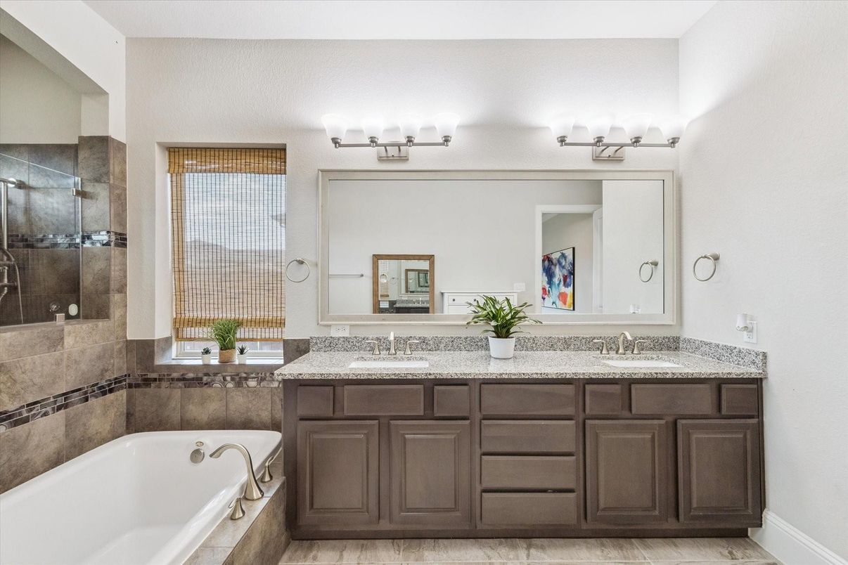 Bathroom, Dual Sink Vanities, Interior
