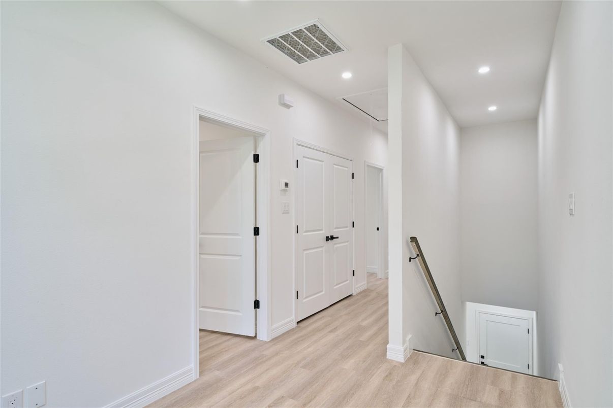 Interior, Recessed Lighting, Wood Texture Flooring