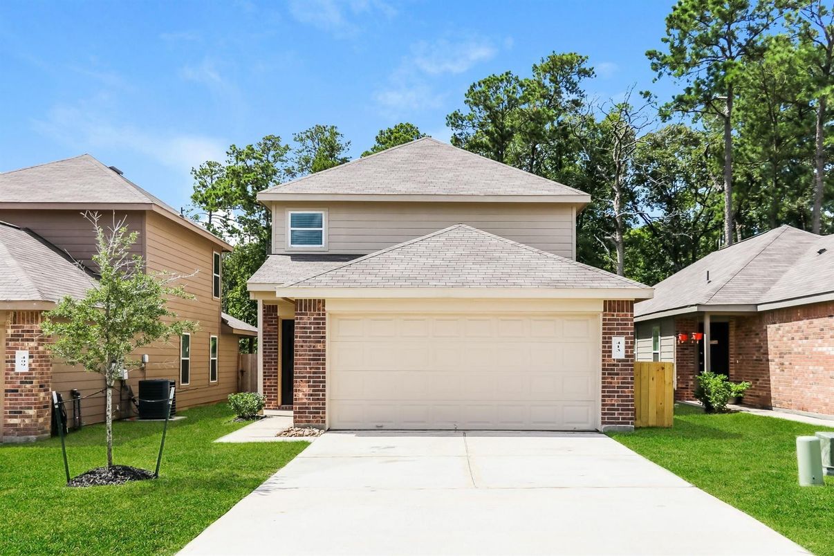 Attached, Exterior, Facade, Brick Facade, Ranch