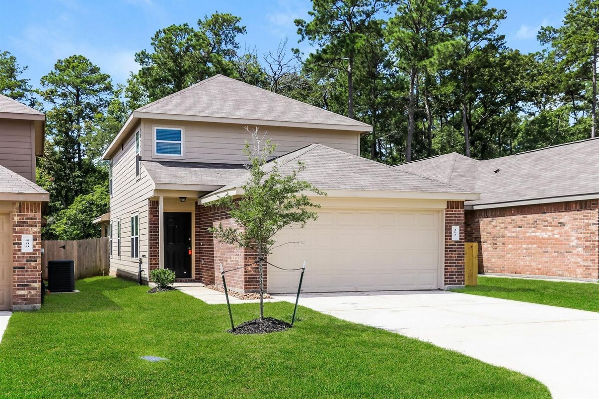 Attached, Exterior, Facade, Brick Facade, Ranch