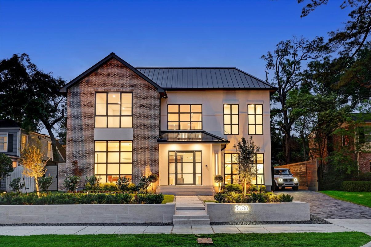 Exterior, Facade, Brick Facade, Brick Traditional
