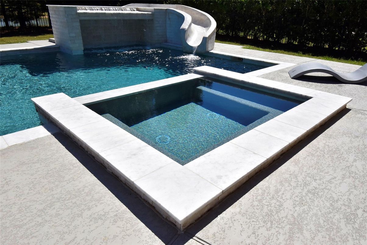 Exterior, Playground, Pool