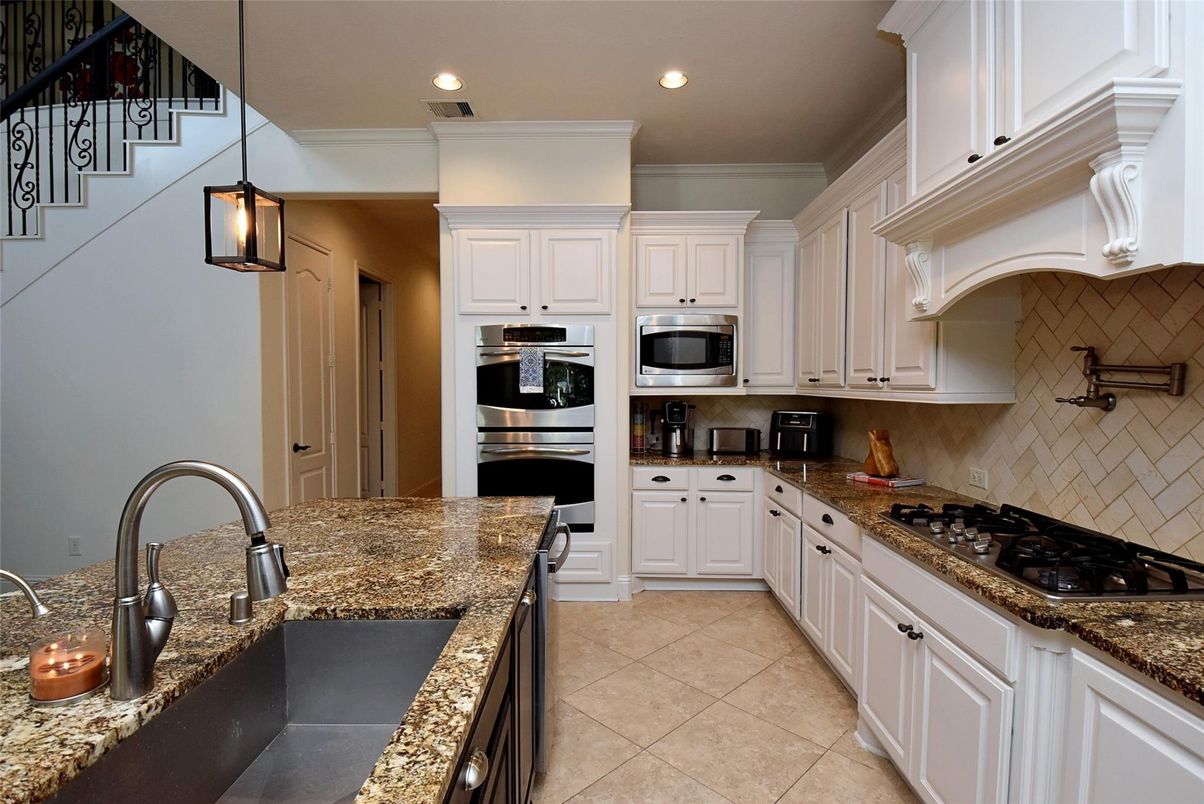Interior, Kitchen, Pendant Lights, Recessed Lighting, Stainless Steel Appliances