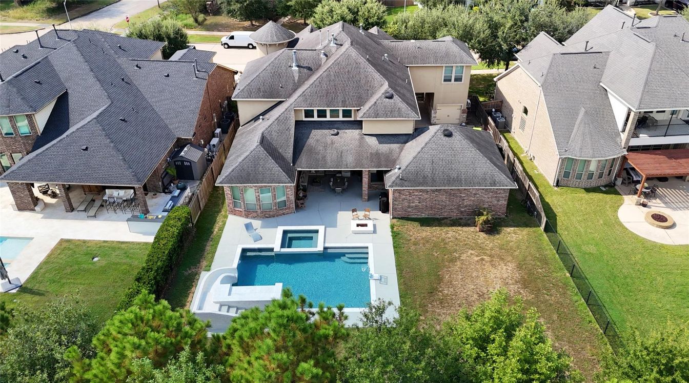Exterior, Drone