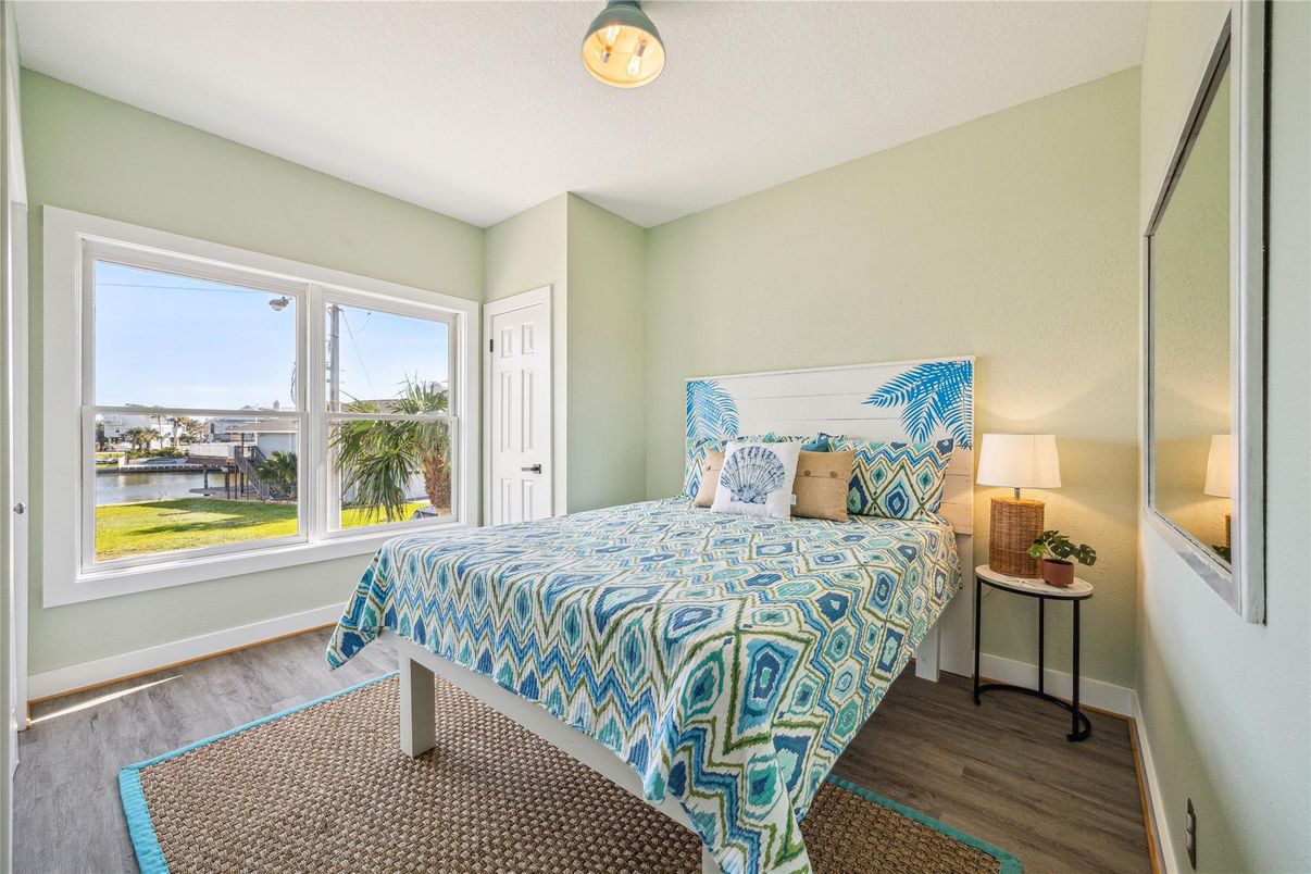 Bedroom, Interior, Water, Wood Texture Flooring
