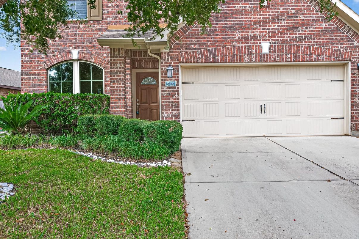 Exterior, Facade, French Provincial