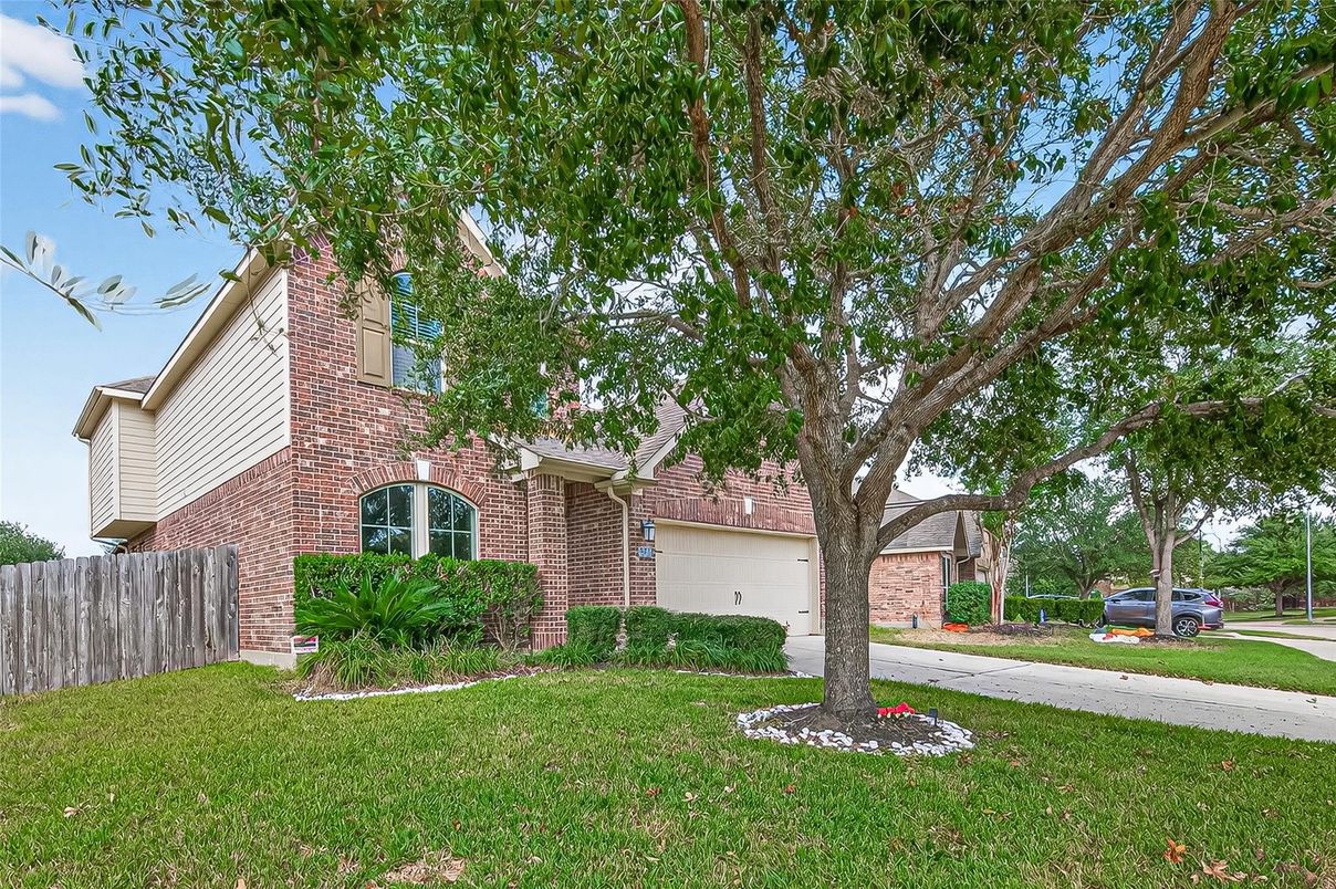 Chandelier, Dining room, Interior, Pendant Lights, Wood Texture Flooring