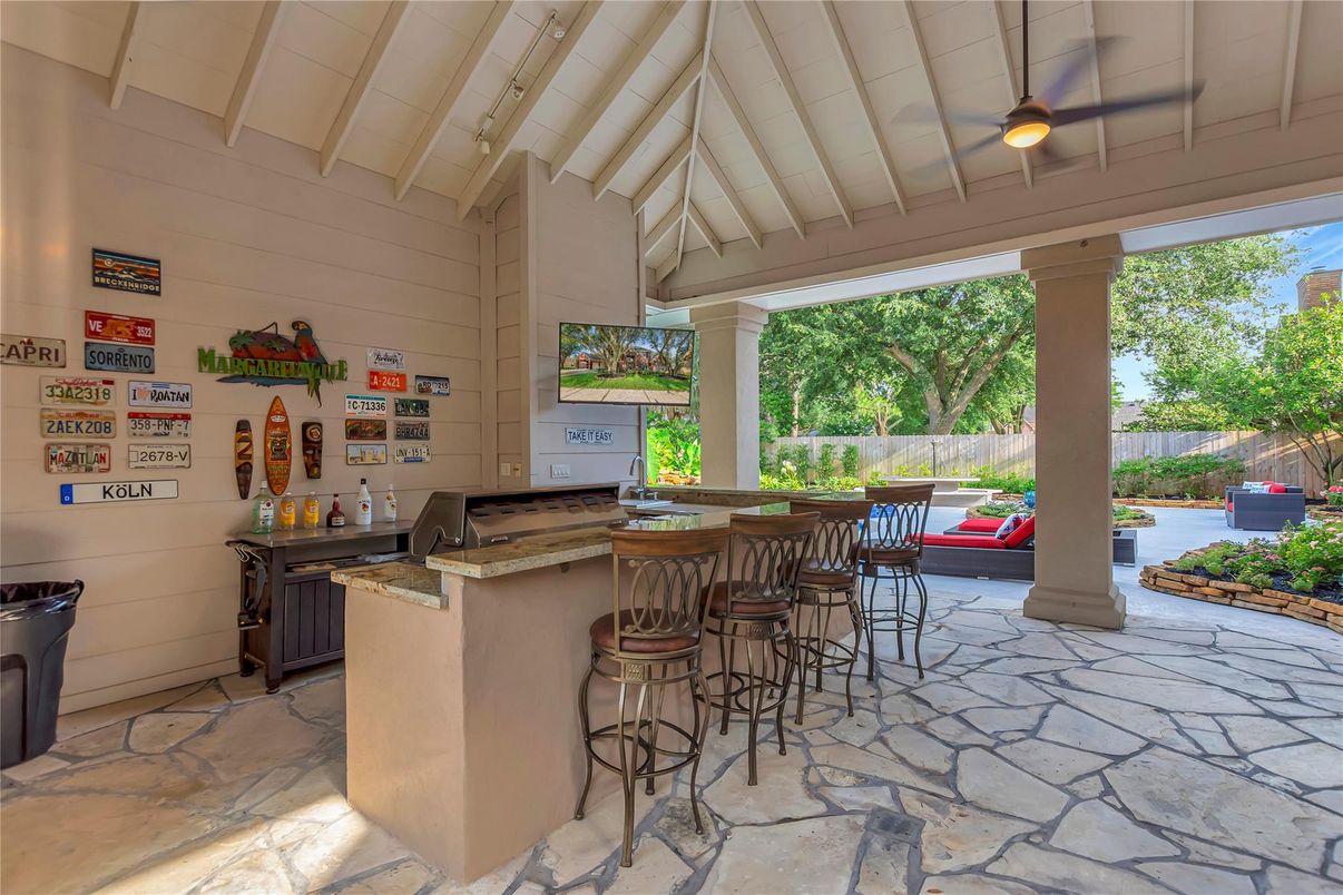 Exterior, Outdoor Kitchen