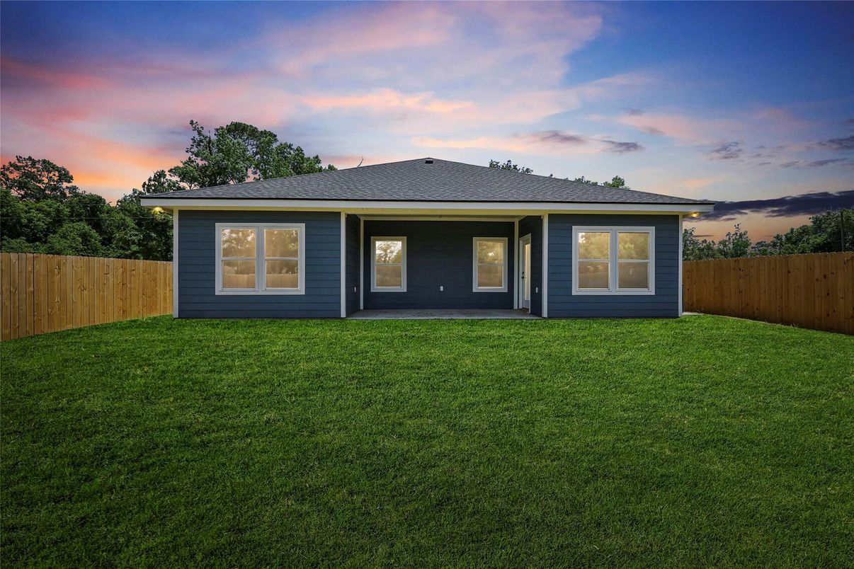 Backyard, Exterior, Facade, Ranch
