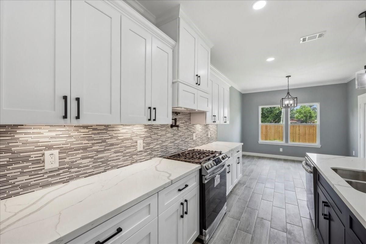 Interior, Kitchen, Pendant Lights, Recessed Lighting, Wood Texture Flooring