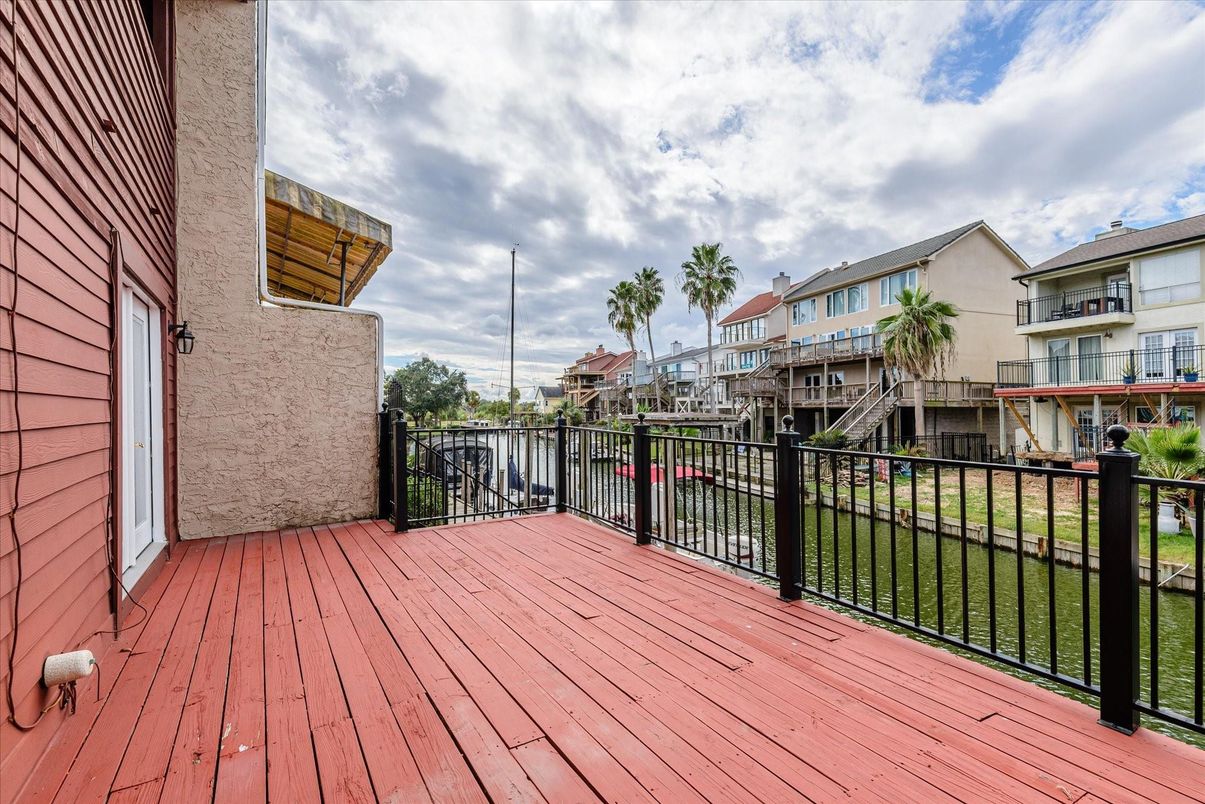 Exterior, Wood Texture Flooring