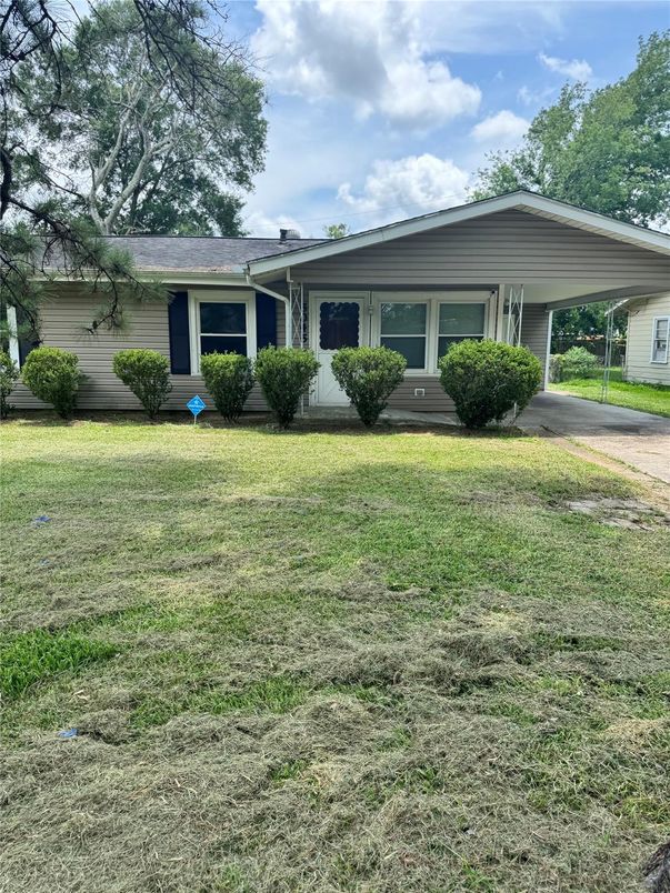 Backyard, Exterior, Facade, Ranch