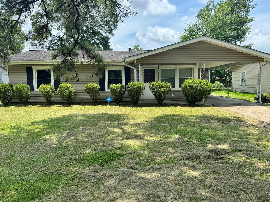 Backyard, Exterior, Facade, Ranch