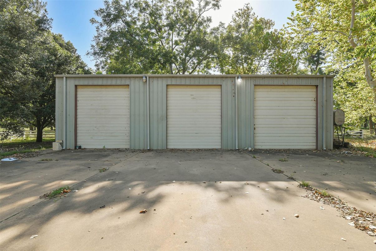 Detached Garage, Exterior