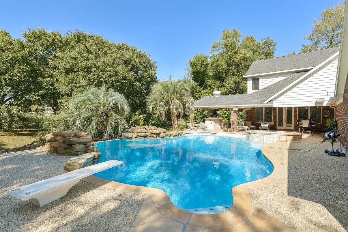 Exterior, Pool