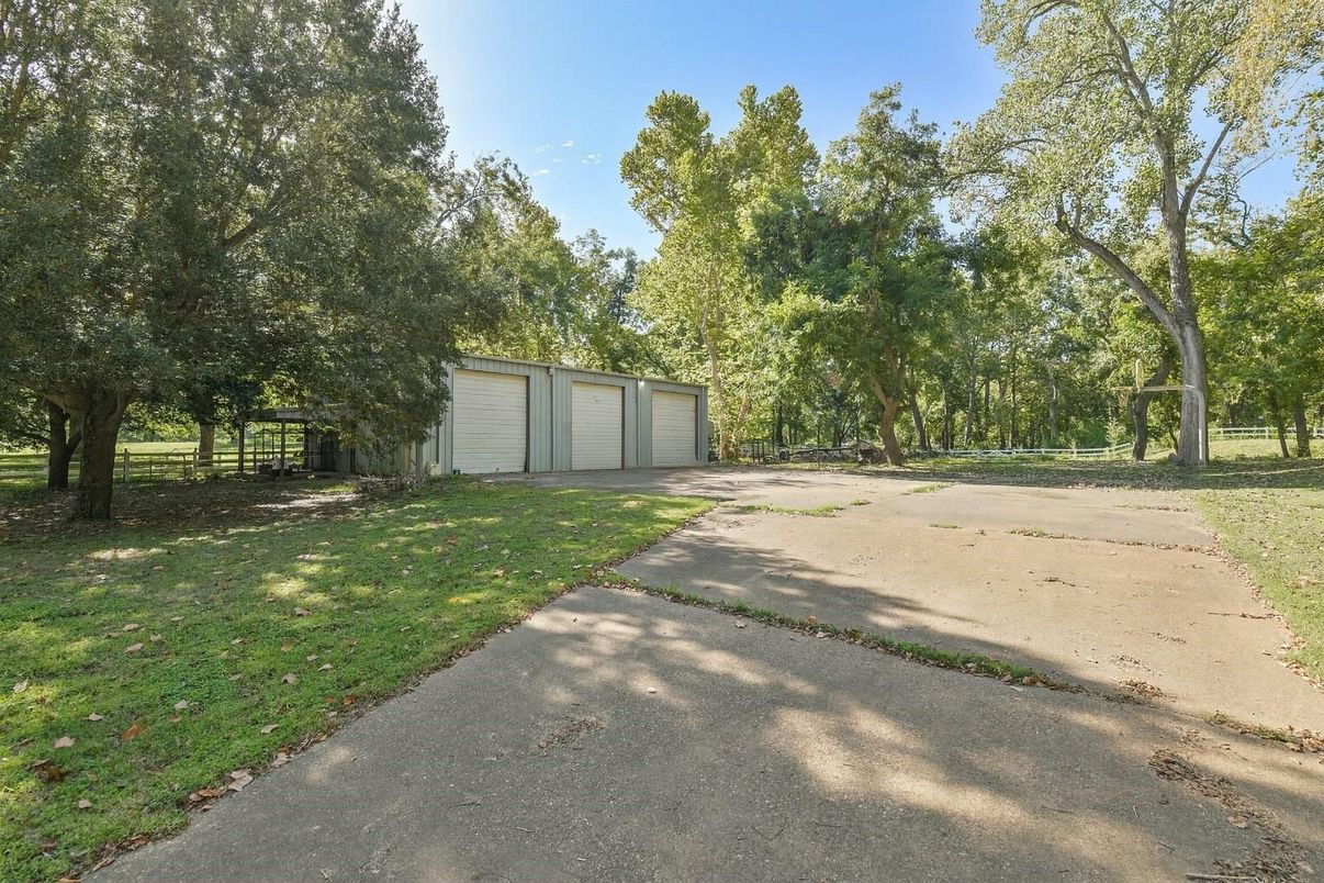Backyard, Detached Garage, Exterior