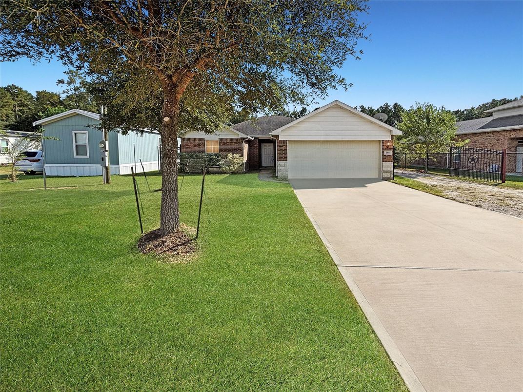 Backyard, Detached Garage, Exterior