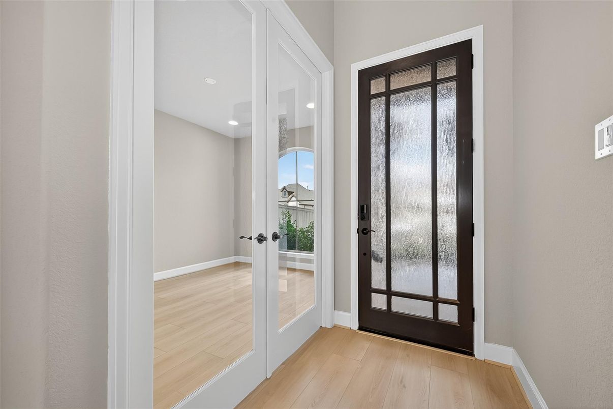 Interior, Recessed Lighting, Wood Texture Flooring