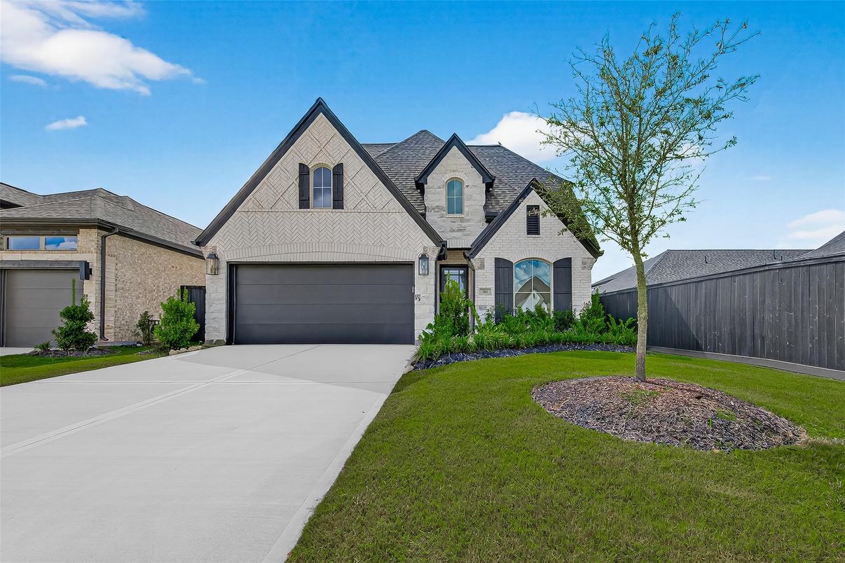 Attached, Exterior, Facade, Brick Traditional