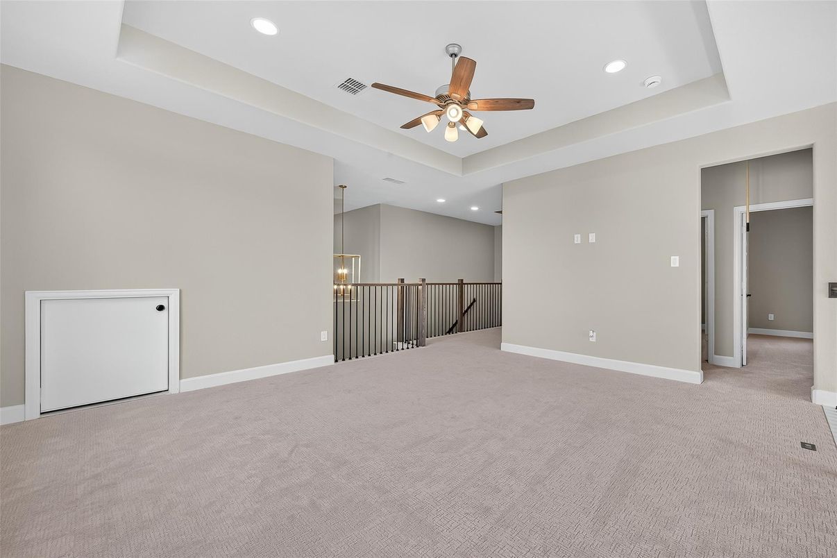 Empty room, Interior, Pendant Lights, Recessed Lighting