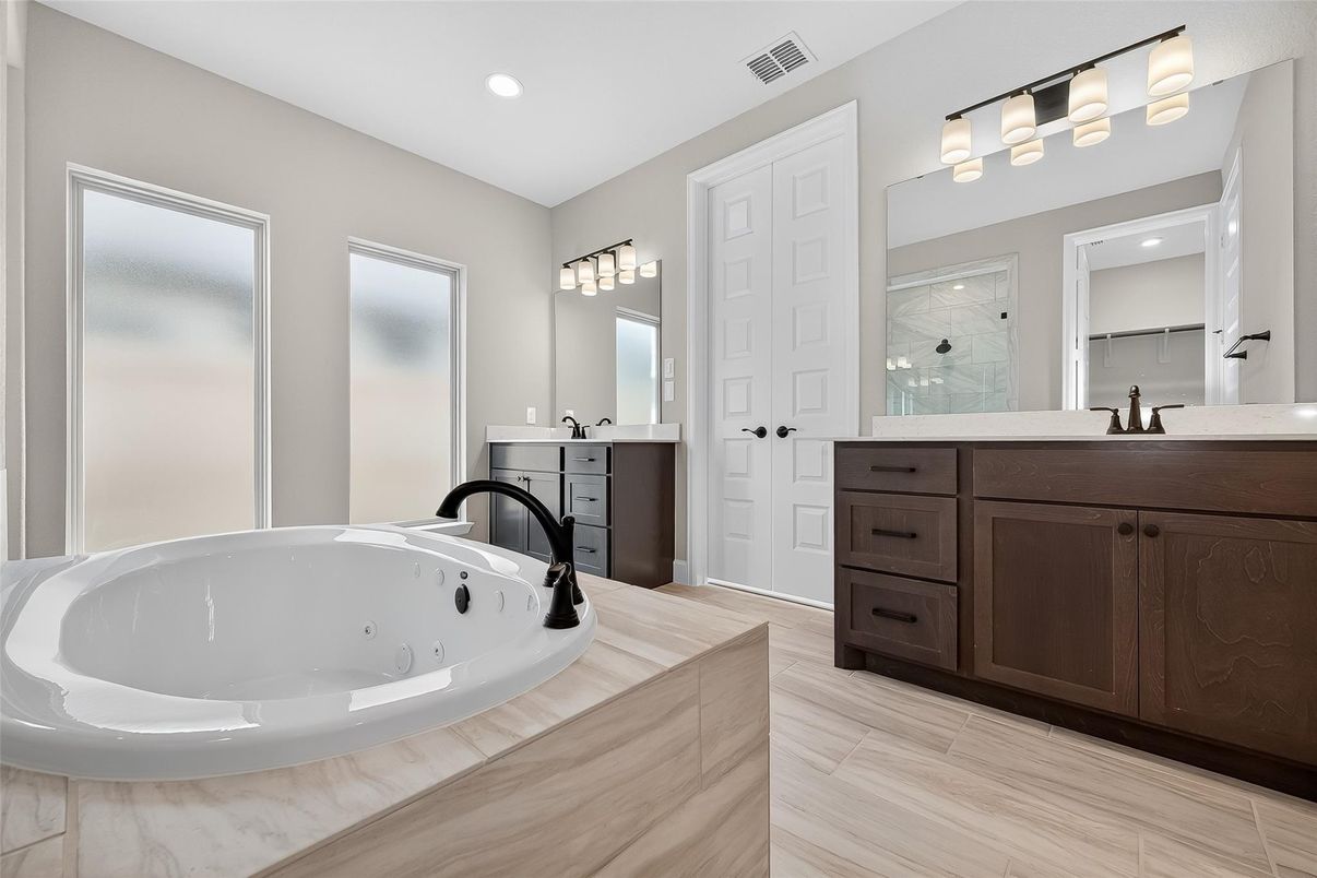 Bathroom, Dual Sink Vanities, Interior, Recessed Lighting