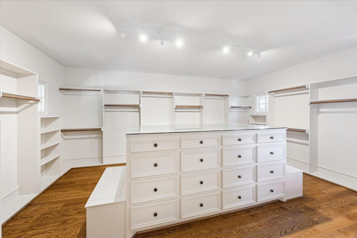 Interior, Walk-in Closets, Wood Texture Flooring