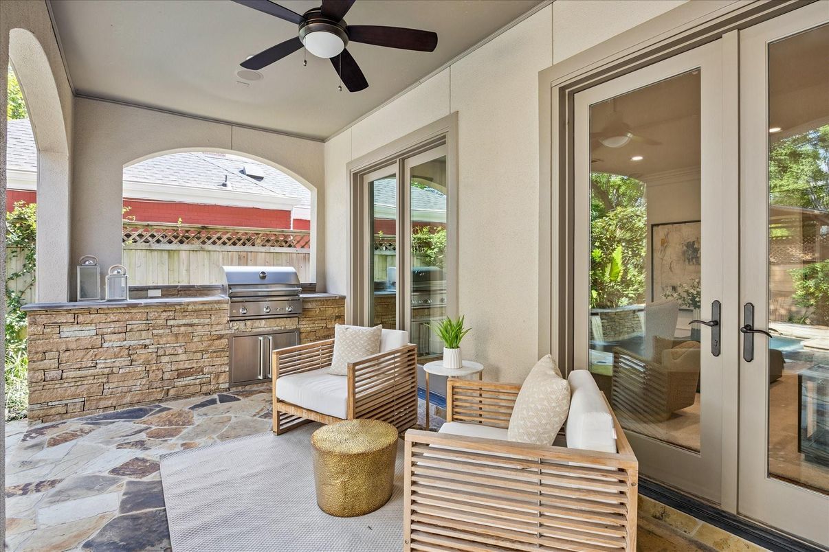 Exterior, Outdoor Kitchen