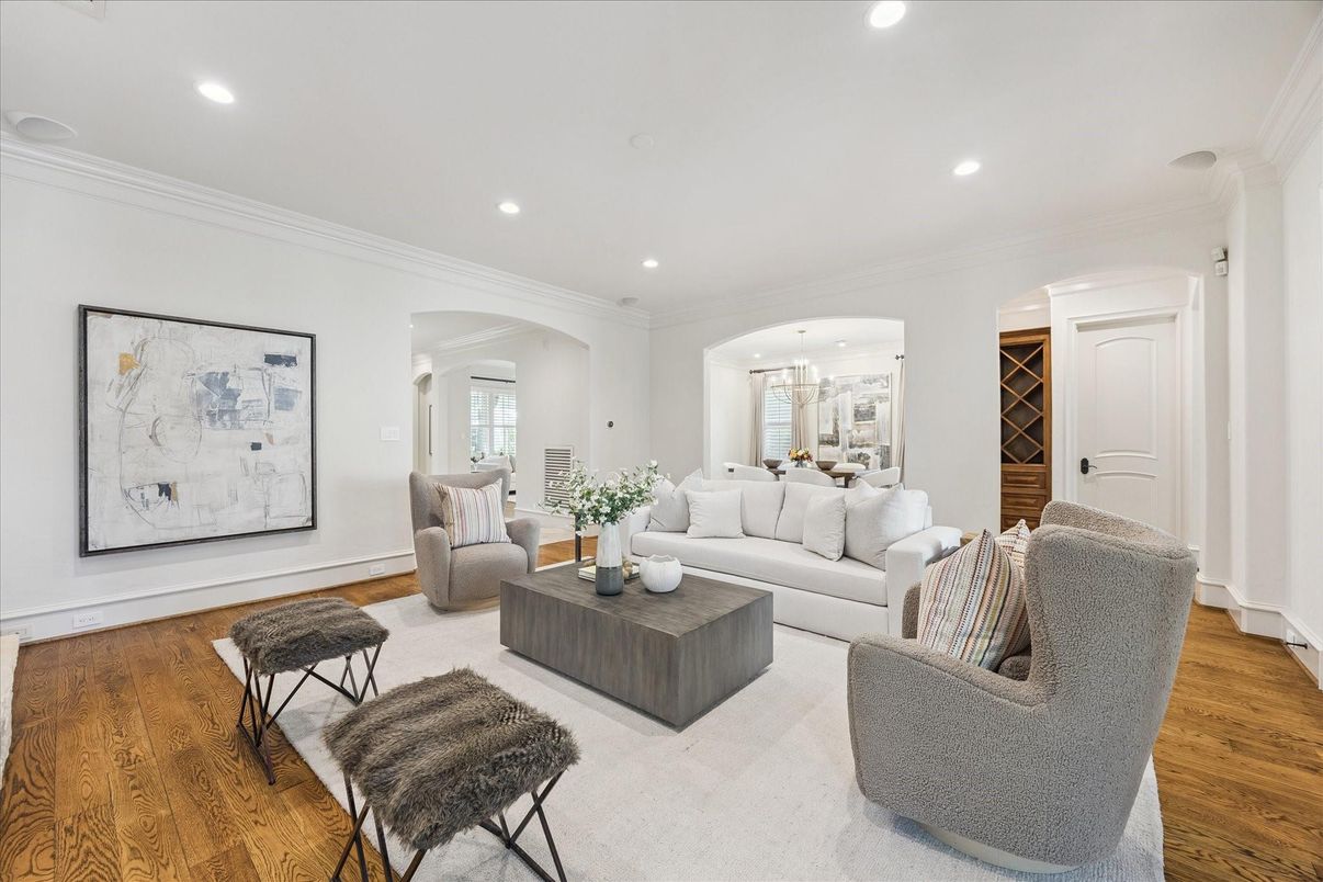 Dining room, Interior, Living room, Pendant Lights, Recessed Lighting, Wood Texture Flooring