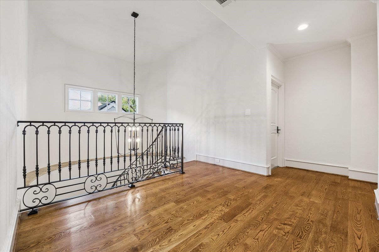 Interior, Pendant Lights, Recessed Lighting, Wood Texture Flooring