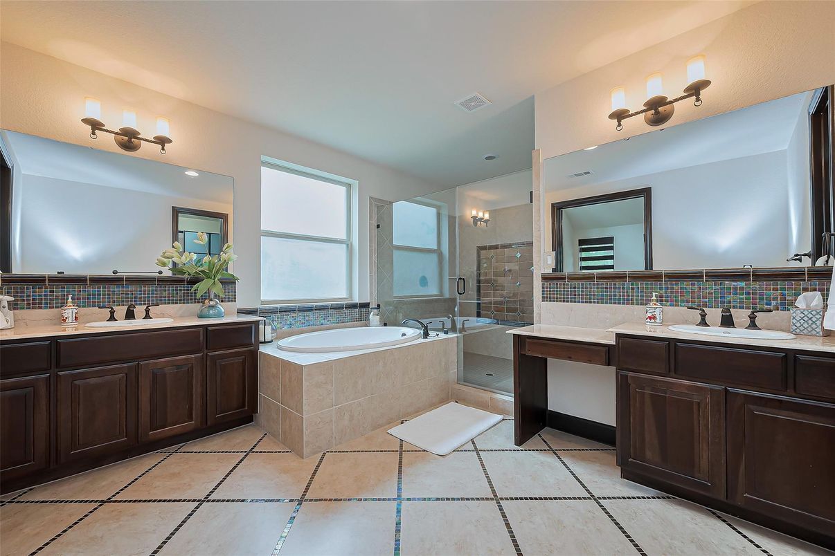 Bathroom, Dual Sink Vanities, Interior