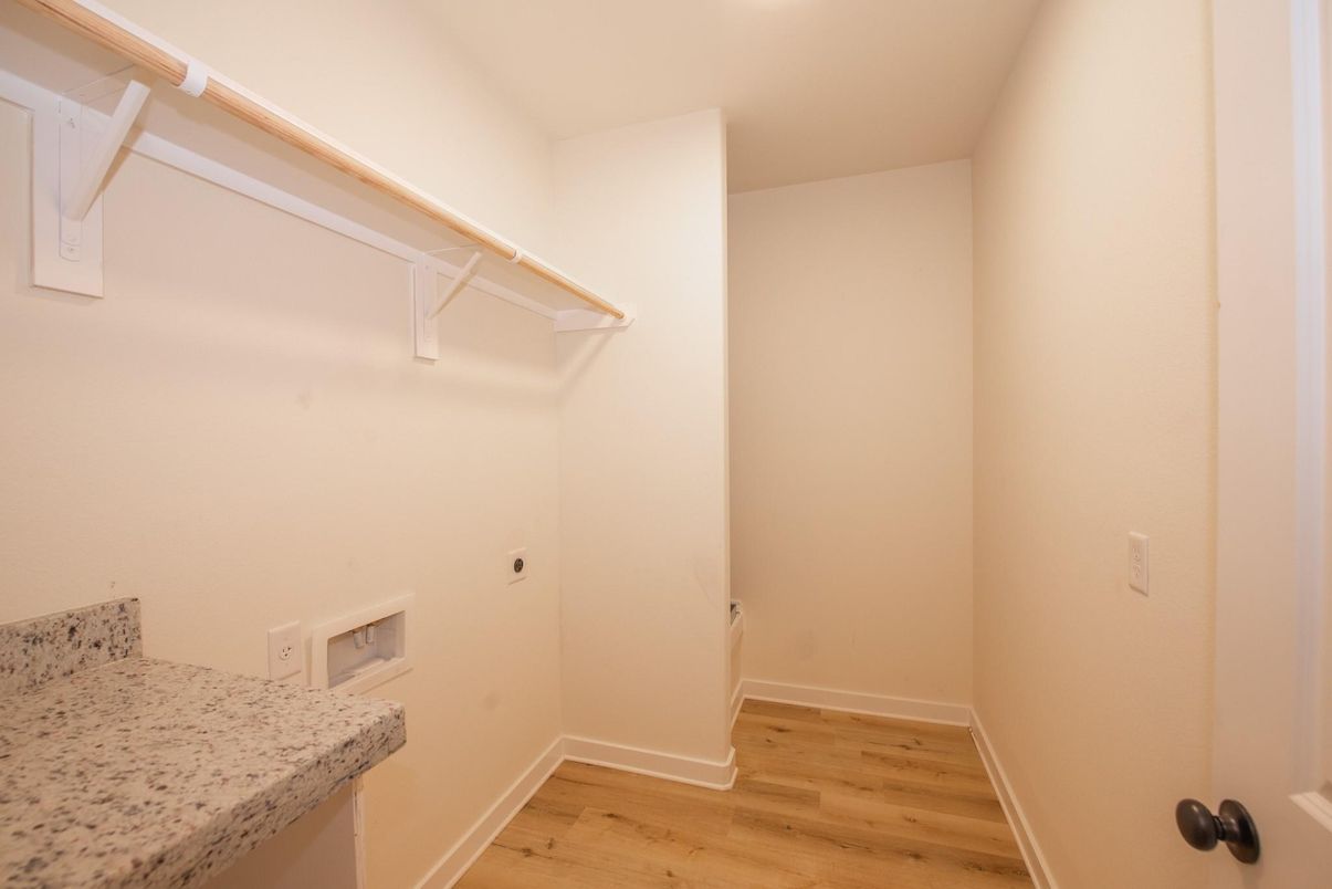 Interior, Walk-in Closets, Wood Texture Flooring