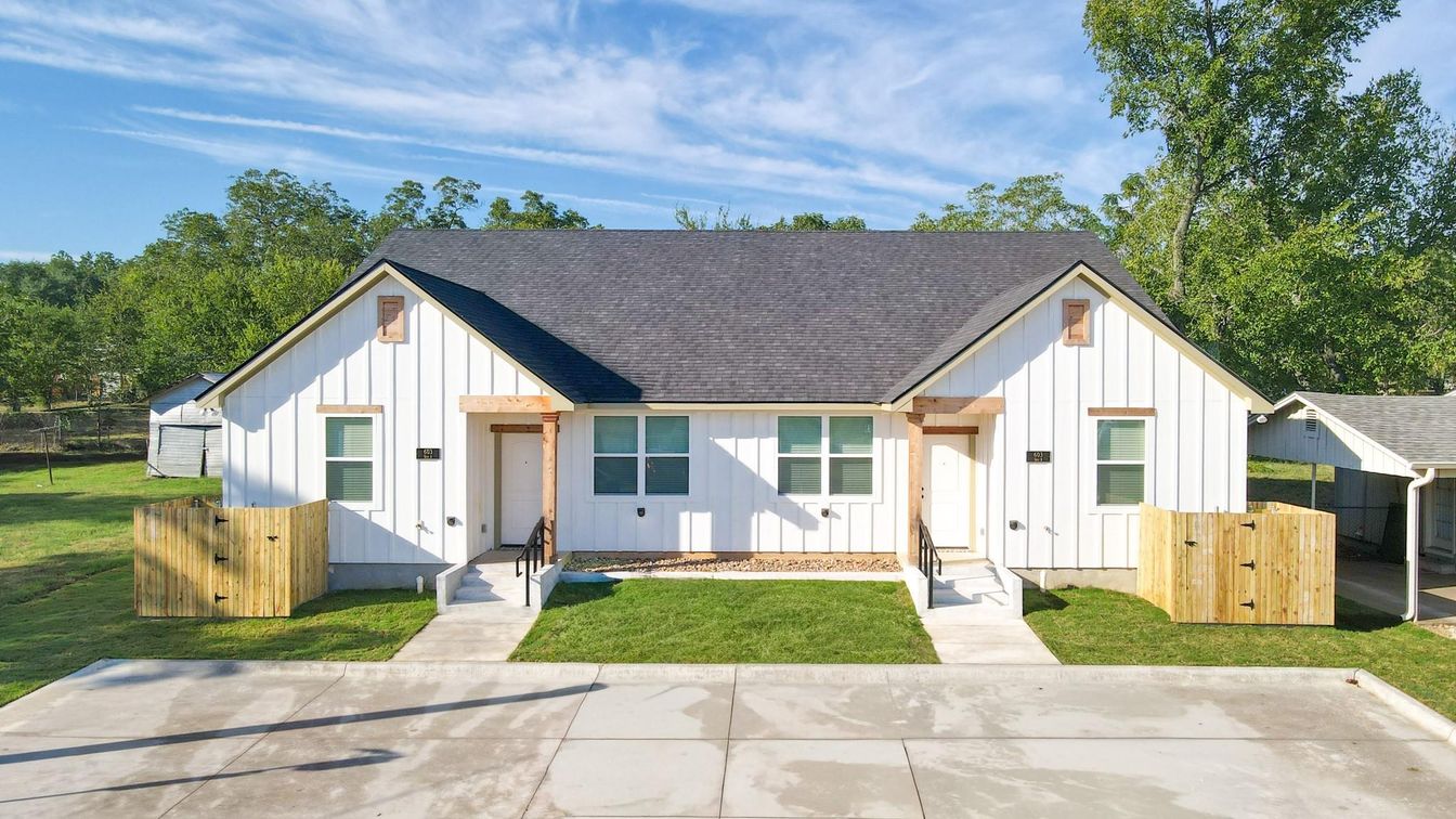 Backyard, Exterior, Facade, Farmhouse