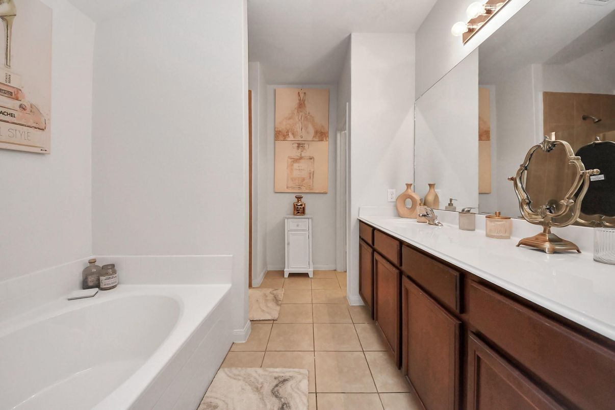 Bathroom, Dual Sink Vanities, Interior