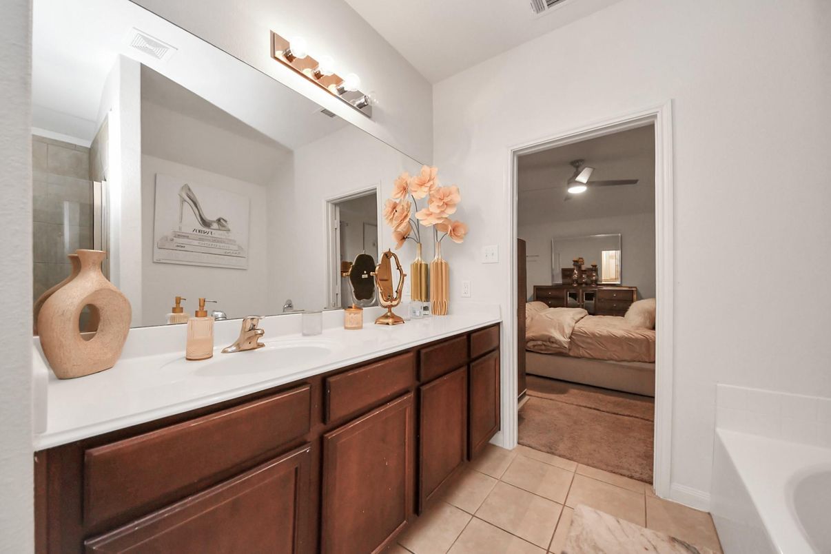 Bathroom, Bedroom, Dual Sink Vanities, Interior