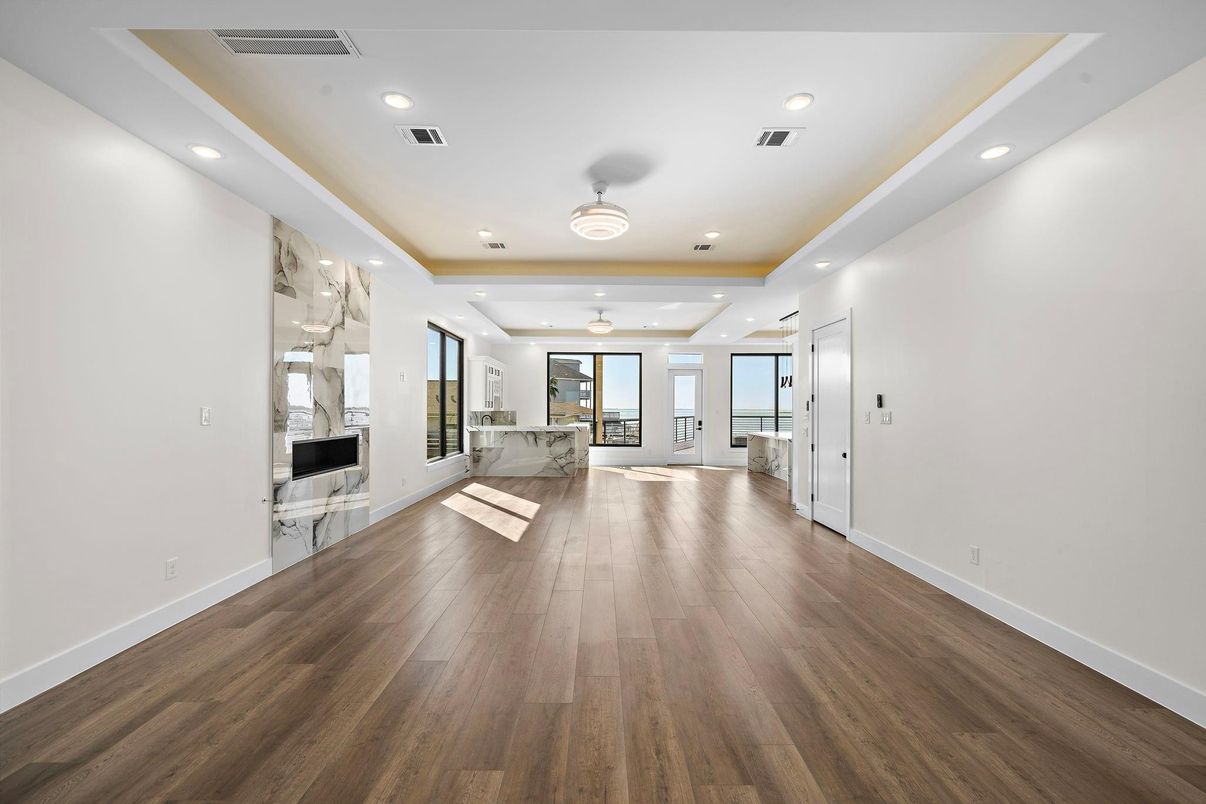 Interior, Recessed Lighting, Wood Texture Flooring