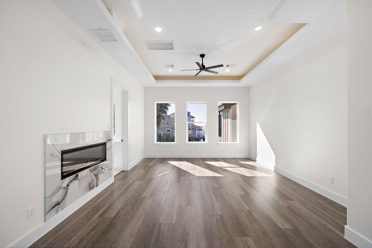 Empty room, Interior, Recessed Lighting, Wood Texture Flooring