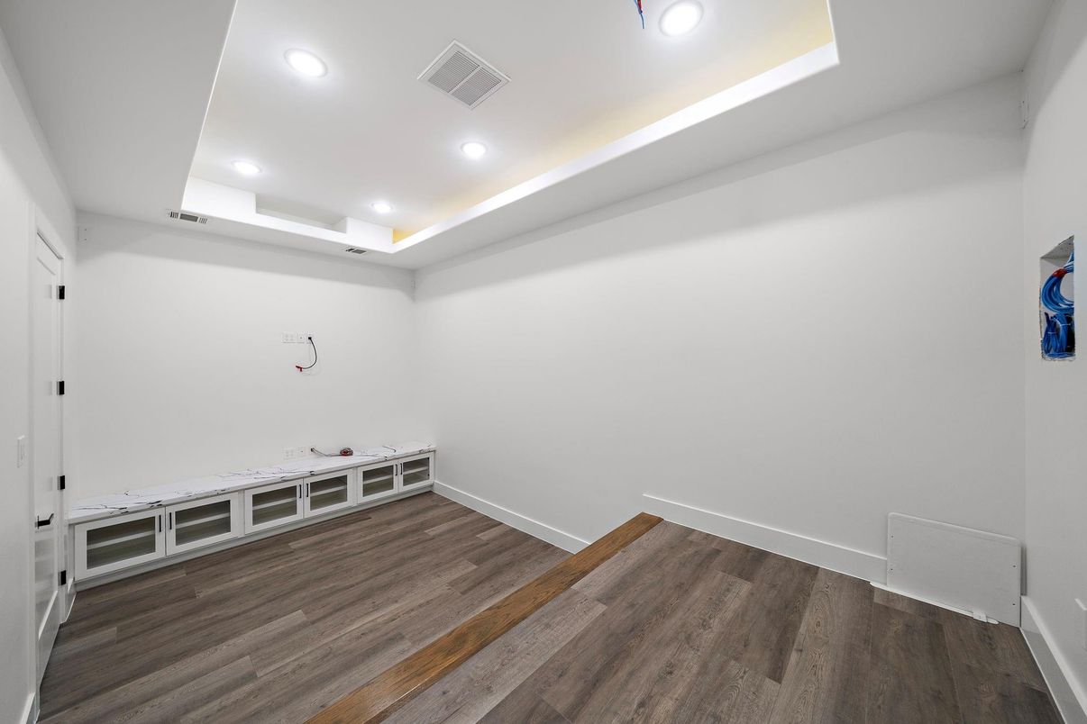 Interior, Recessed Lighting, Wood Texture Flooring