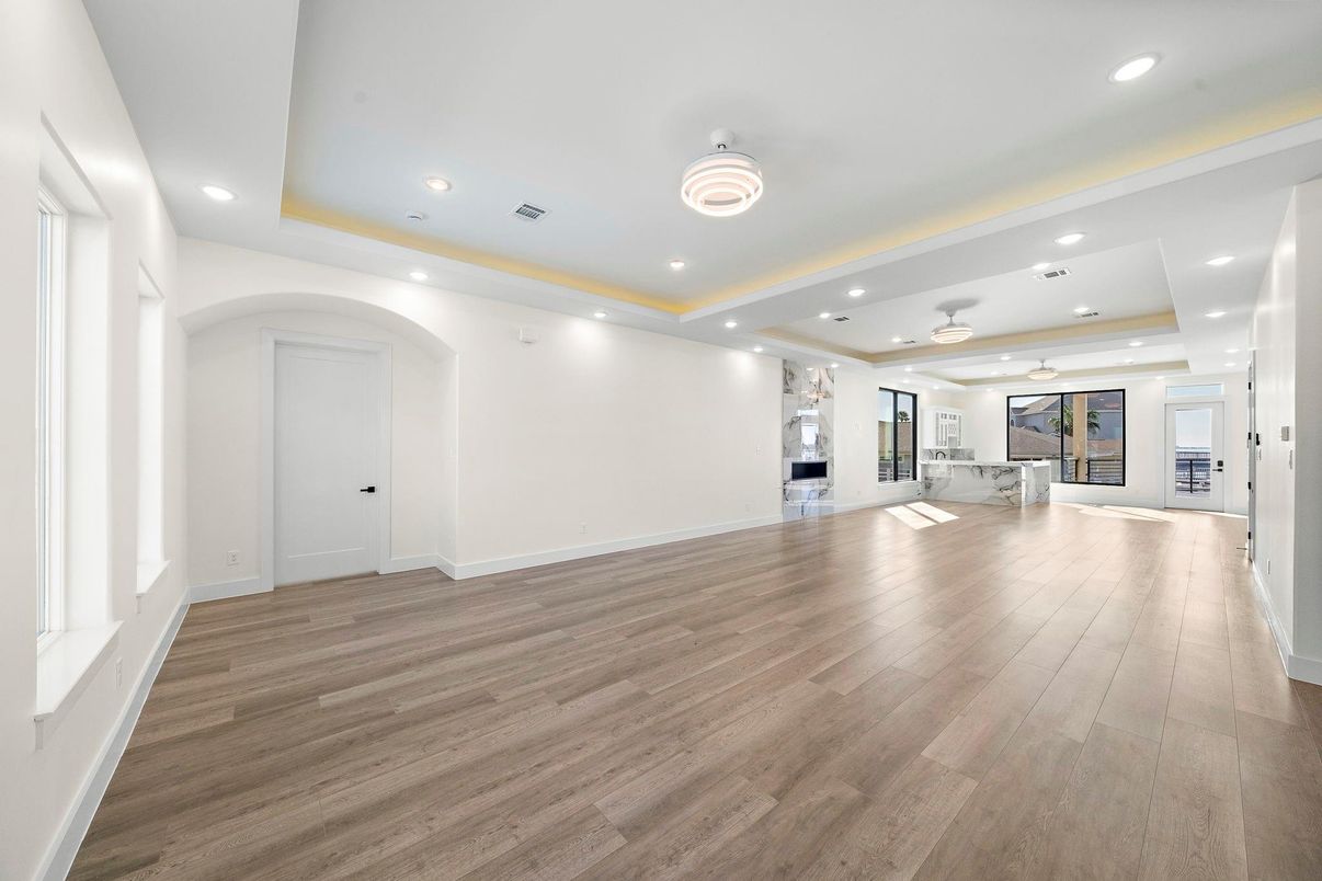 Empty room, Interior, Recessed Lighting, Wood Texture Flooring