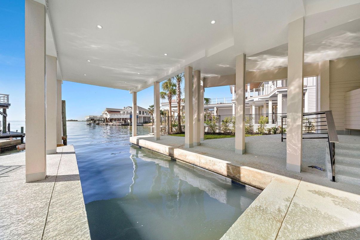 Exterior, Pool, Recessed Lighting, Water