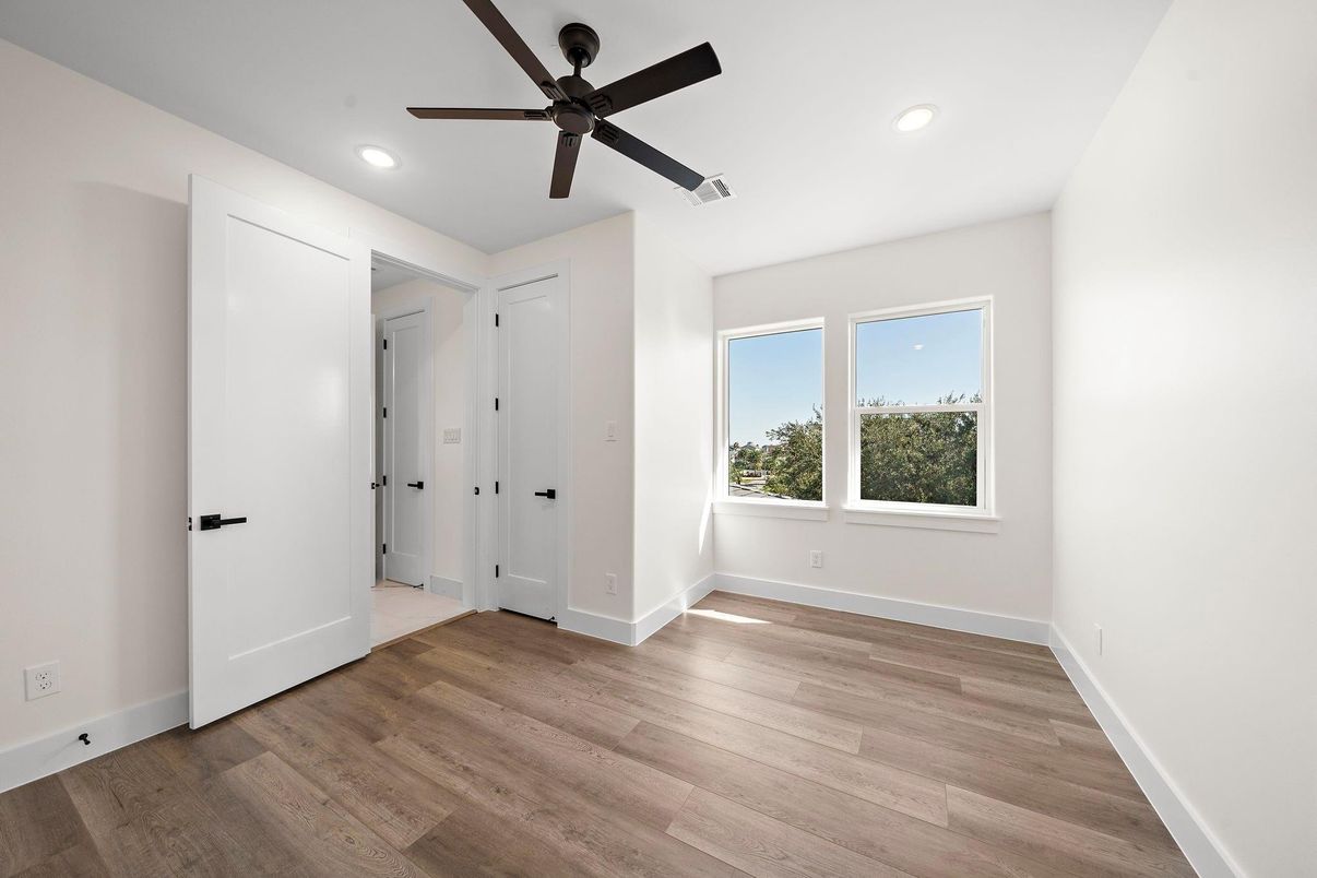 Empty room, Interior, Recessed Lighting, Wood Texture Flooring